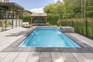 3 idées d’aménagement de votre cour arrière avec une piscine creusée sur le blogue d'Aquarino